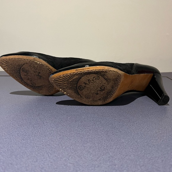 Modern Vintage Suede and Patent Leather Heel - Picture 6 of 7